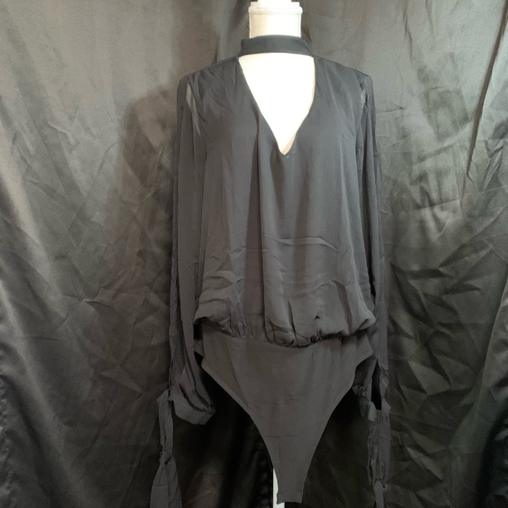 Madeline & Monroe 2X Black Open Sleeve Body Suit